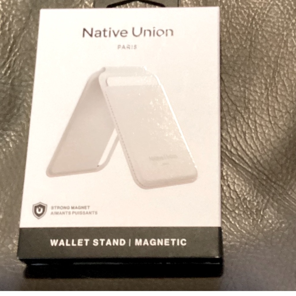 NIB Magnetic Wallet Stand w/Card Holder- White